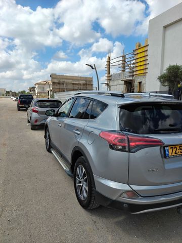 טויוטה RAV4