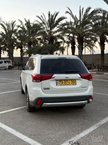 מיצובישי אאוטלנדר