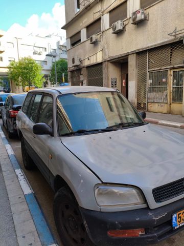 טויוטה RAV4