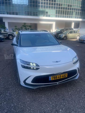 מודעת רכב ג'נסיס GV60
