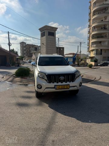טויוטה לנד קרוזר