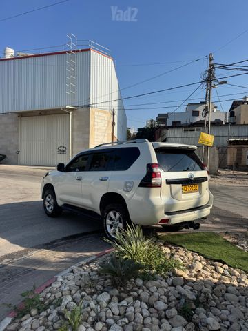 טויוטה לנד קרוזר