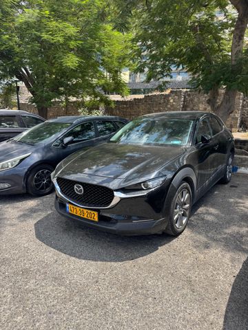 מודעת רכב מאזדה CX-30
