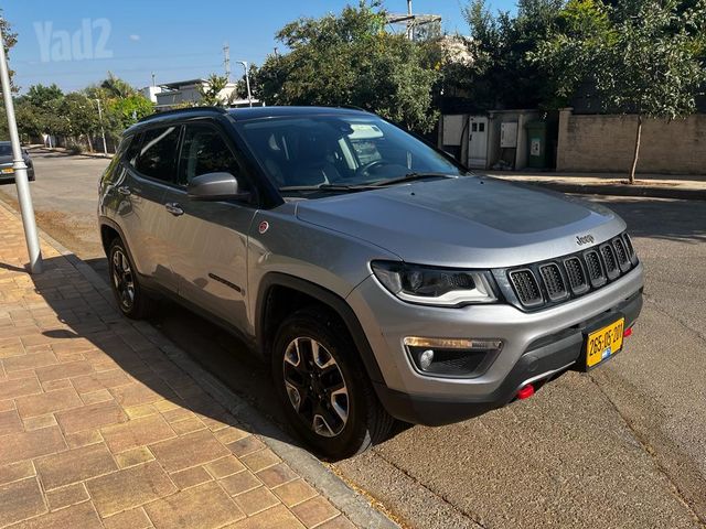 מודעת רכב ג'יפ קומפאס