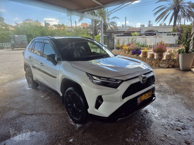 טויוטה RAV4