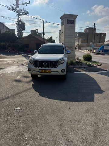טויוטה לנד קרוזר