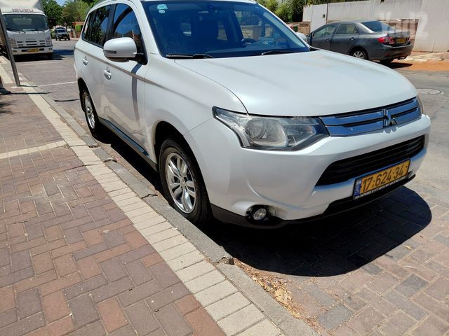 מיצובישי אאוטלנדר