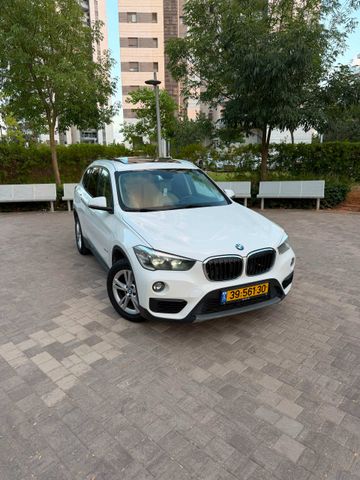 ב מ וו X1