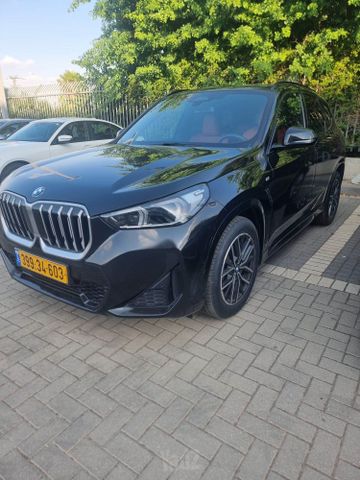 ב מ וו X1