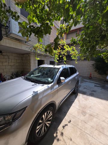 מיצובישי אאוטלנדר