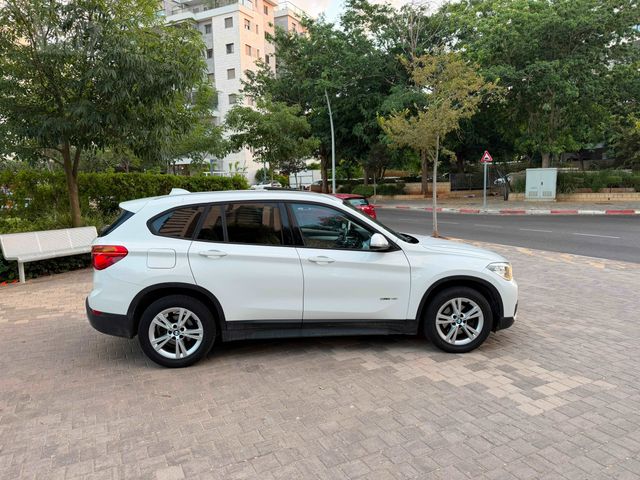 ב מ וו X1