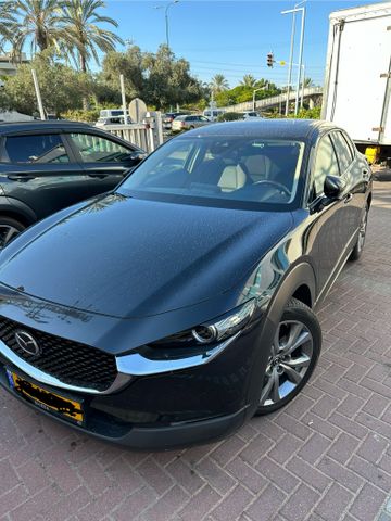 מודעת רכב מאזדה CX-30