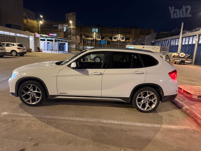 ב מ וו X1