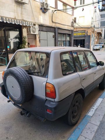 טויוטה RAV4