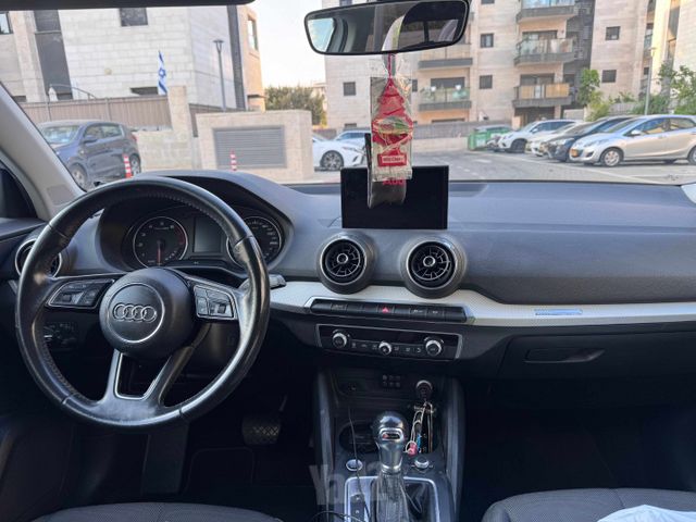 אאודי Q2