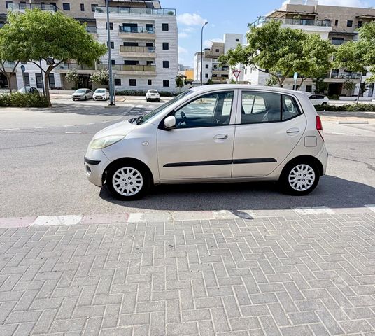 יונדאי i10