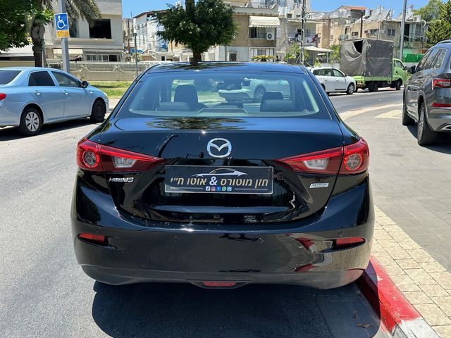 מאזדה 3
