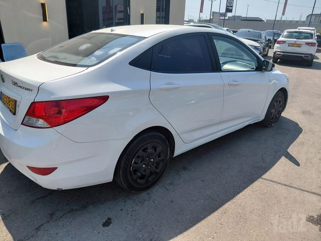 יונדאי אקסנט i25