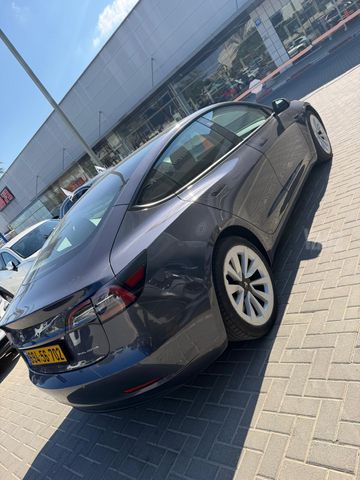 טסלה מודל 3
