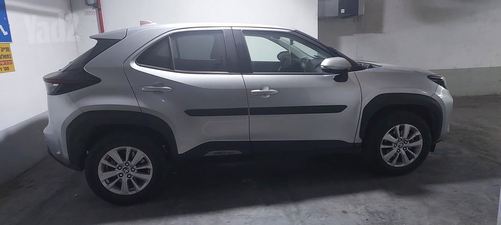 יאריס קרוס Urban היברידי אוט׳ בנזין 1.5 (92 כ״ס)