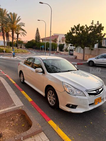 סובארו B4/לגאסי