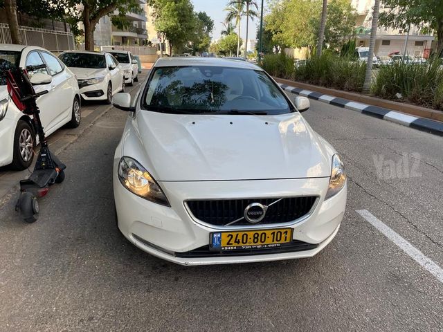 וולוו V40