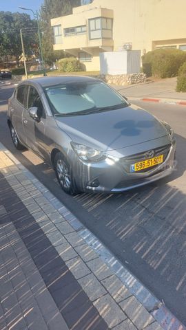 מודעת רכב מאזדה 2