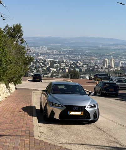 IS F-Sport 300 אוט׳ 2.0 (245 כ״ס)