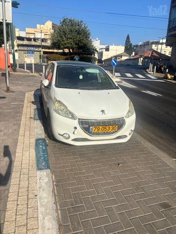 פיג'ו 208
