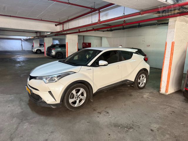 מודעת רכב טויוטה C-HR