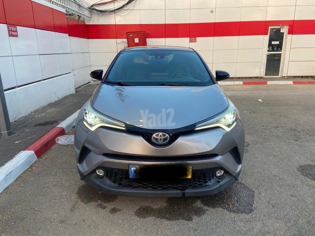 מודעת רכב טויוטה C-HR