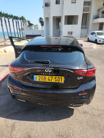 אינפיניטי Q30