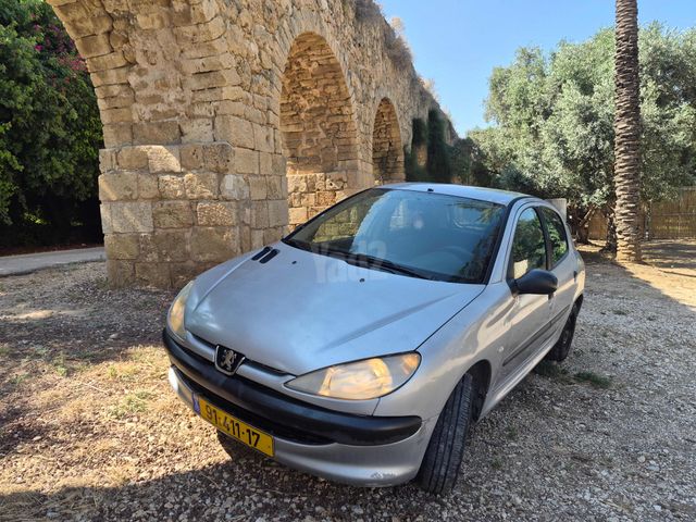 פיג'ו 206
