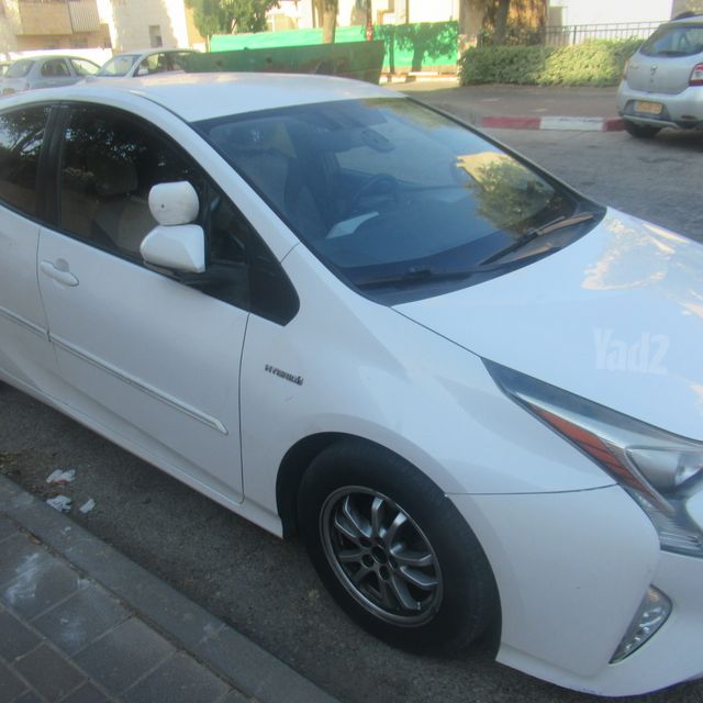 טויוטה פריוס