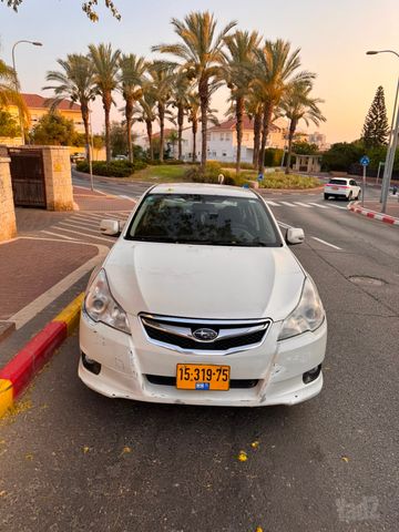 סובארו B4/לגאסי