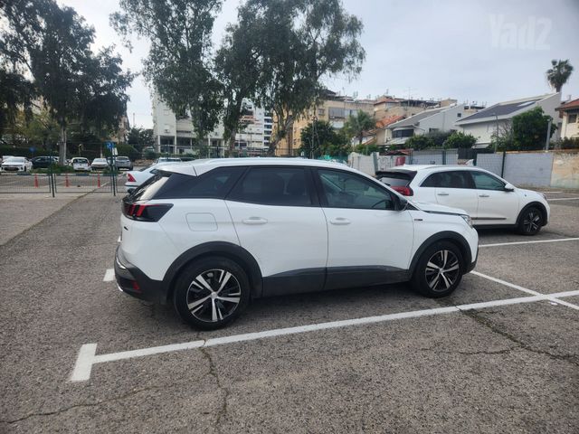 פיג'ו 3008