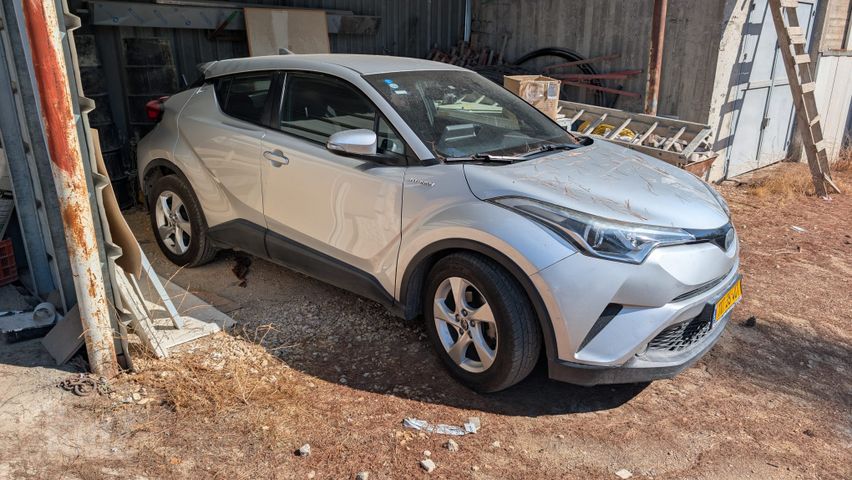 מודעת רכב טויוטה C-HR