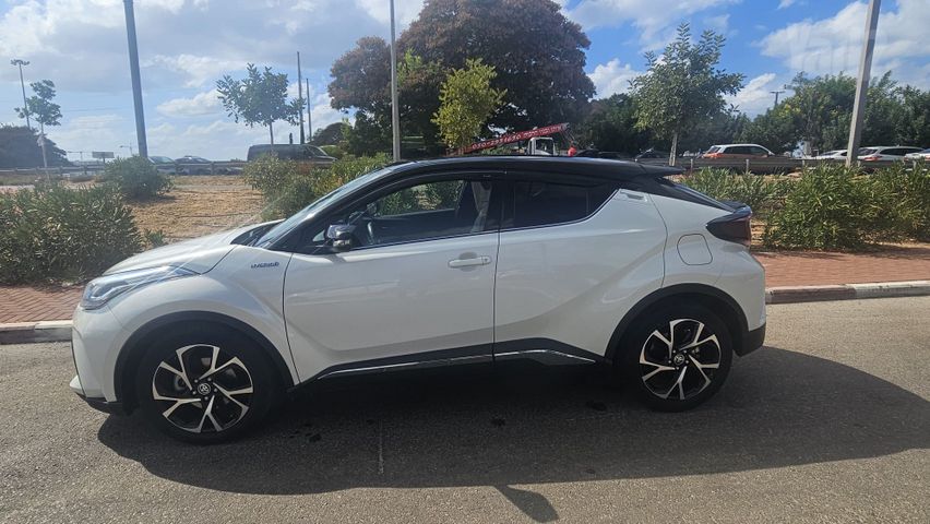 מודעת רכב טויוטה C-HR