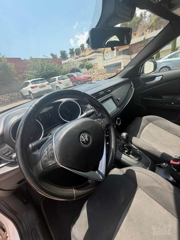אלפא רומיאו ג'ולייטה