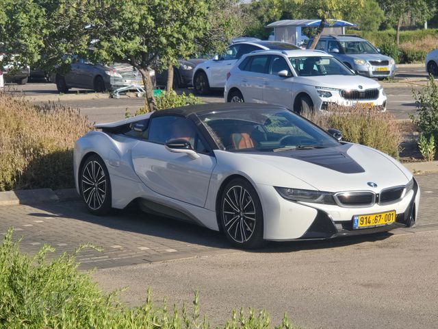 ב מ וו i8