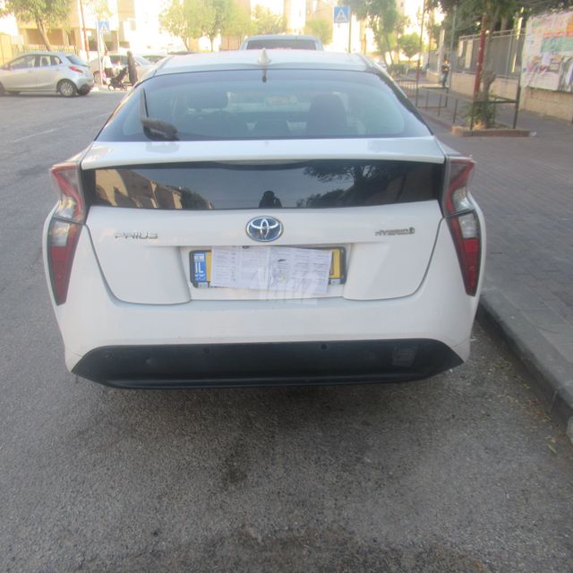 טויוטה פריוס