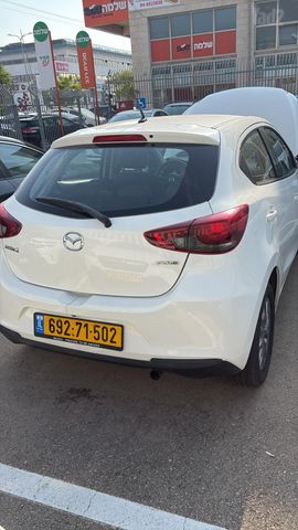 מודעת רכב מאזדה 2