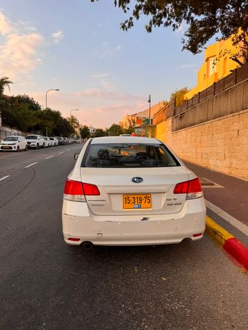 סובארו B4/לגאסי