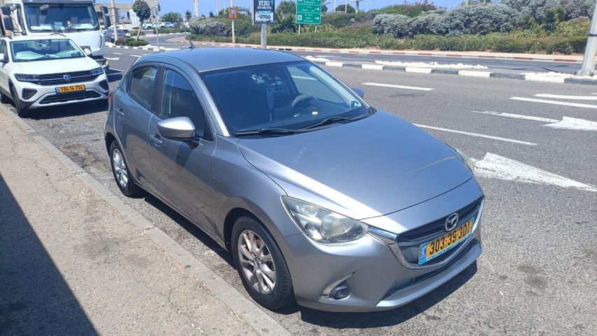 מודעת רכב מאזדה 2