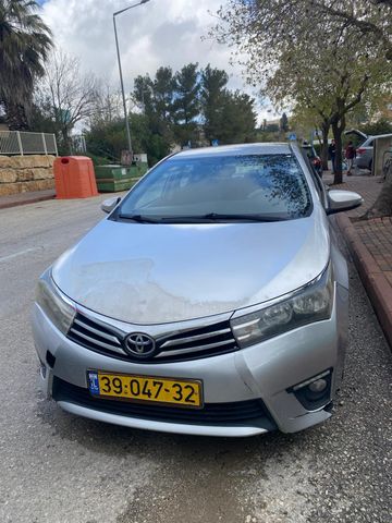 טויוטה קורולה