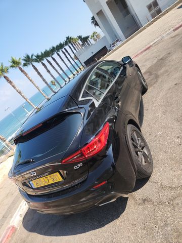 אינפיניטי Q30
