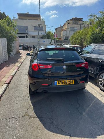 אלפא רומיאו ג'ולייטה