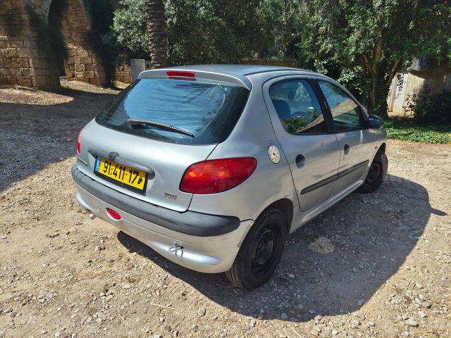 פיג'ו 206