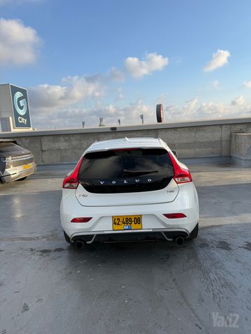 וולוו V40