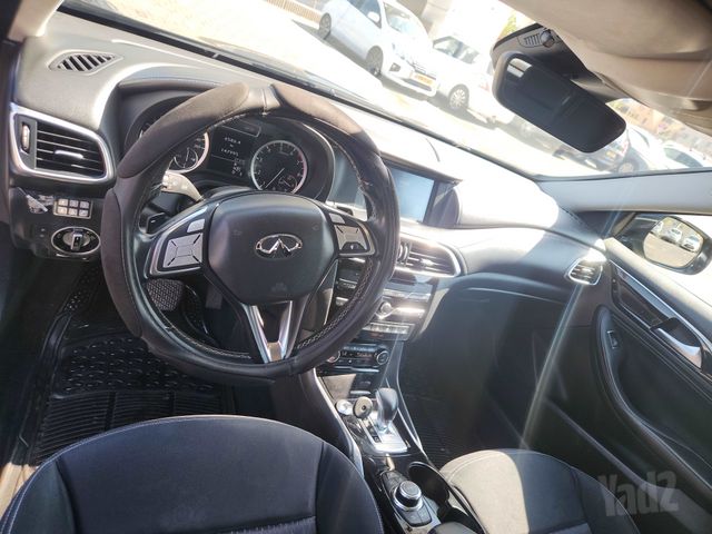 אינפיניטי Q30